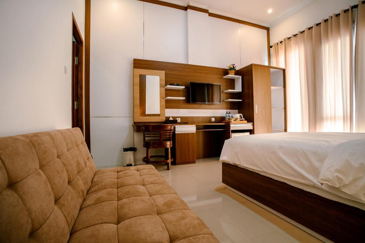 Nusa Sedayu Hotel By Ocean View Batununggul エクステリア 写真