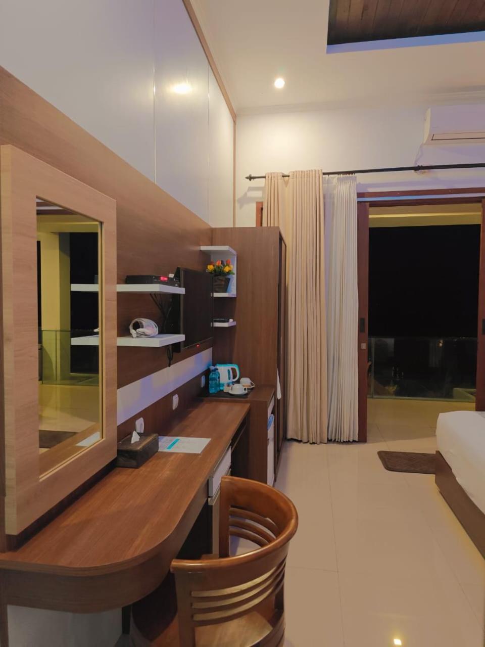 Nusa Sedayu Hotel By Ocean View Batununggul エクステリア 写真